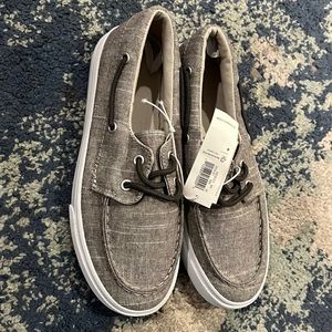 Size 4 old navy boys boat shoes